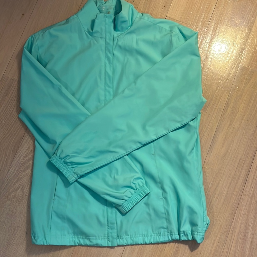 CALLAWAY LADIES light weight golf shell. Drawstring  bottom 100% polyester